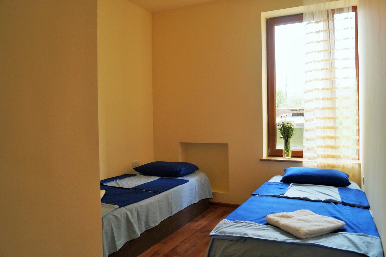 Shat Lav Hostel Erevan Esterno foto