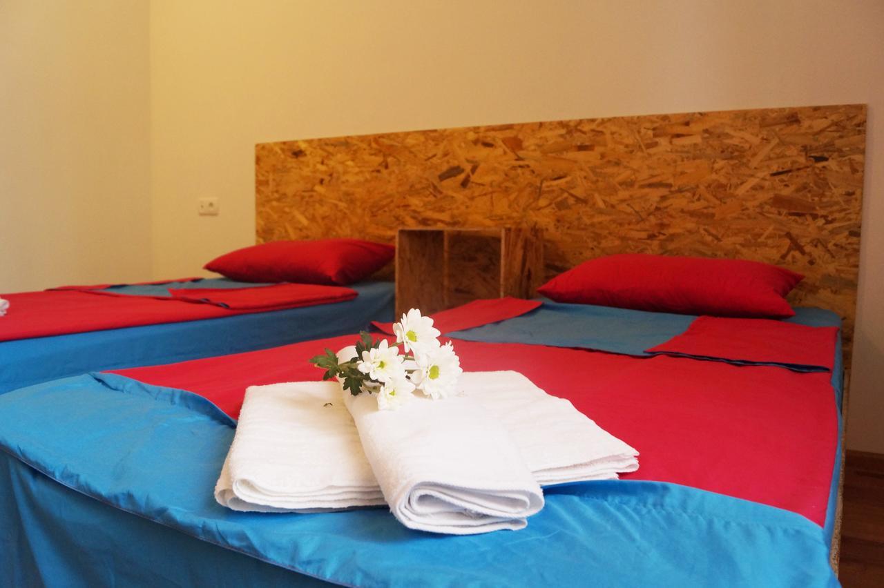 Shat Lav Hostel Erevan Esterno foto