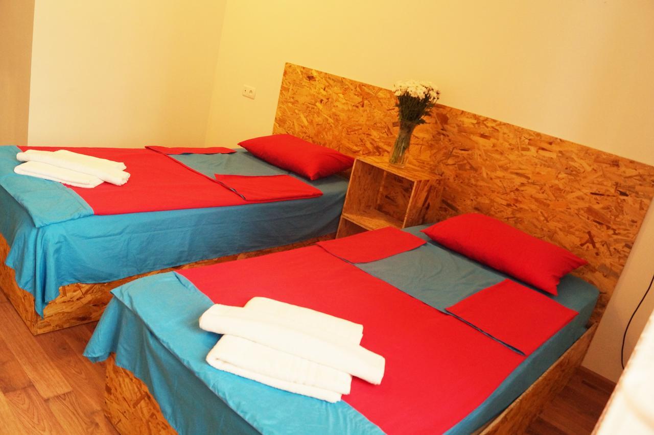 Shat Lav Hostel Erevan Esterno foto