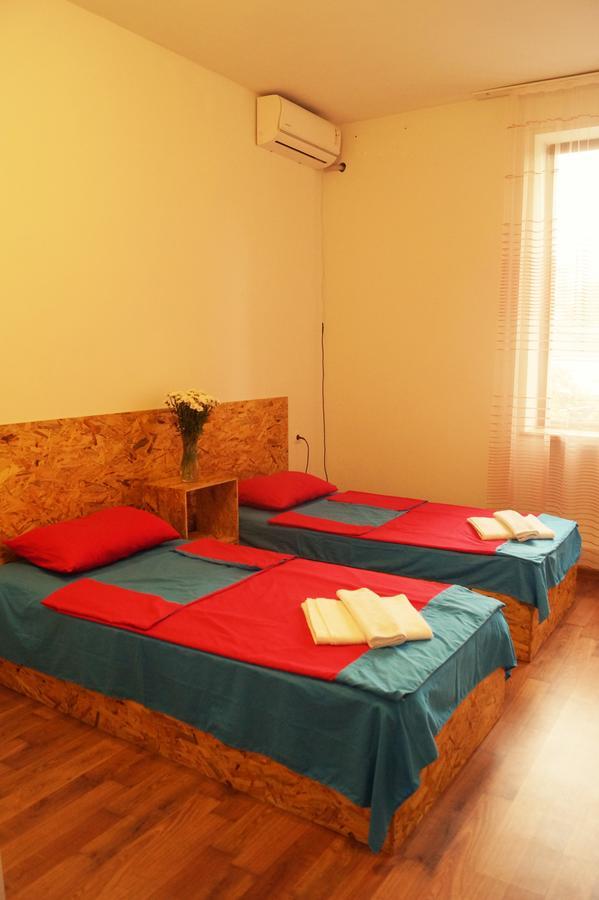 Shat Lav Hostel Erevan Esterno foto