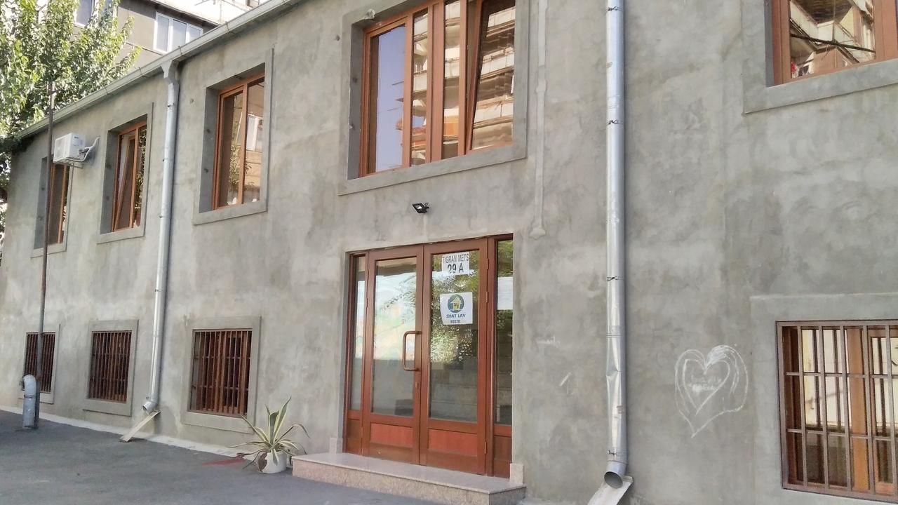Shat Lav Hostel Erevan Esterno foto