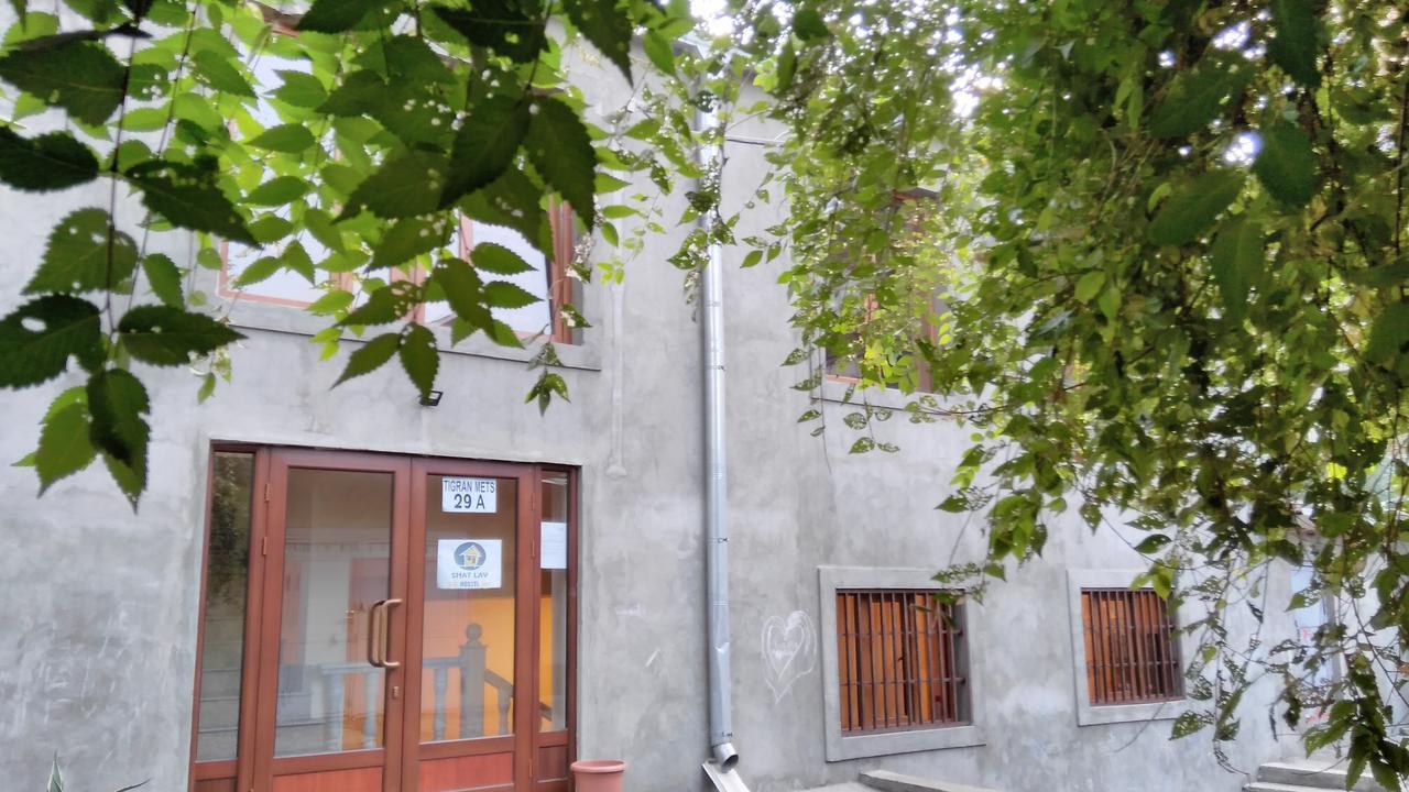 Shat Lav Hostel Erevan Esterno foto