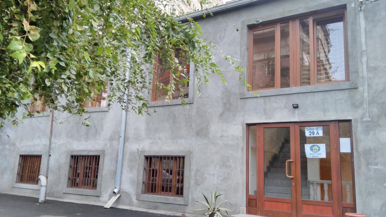 Shat Lav Hostel Erevan Esterno foto
