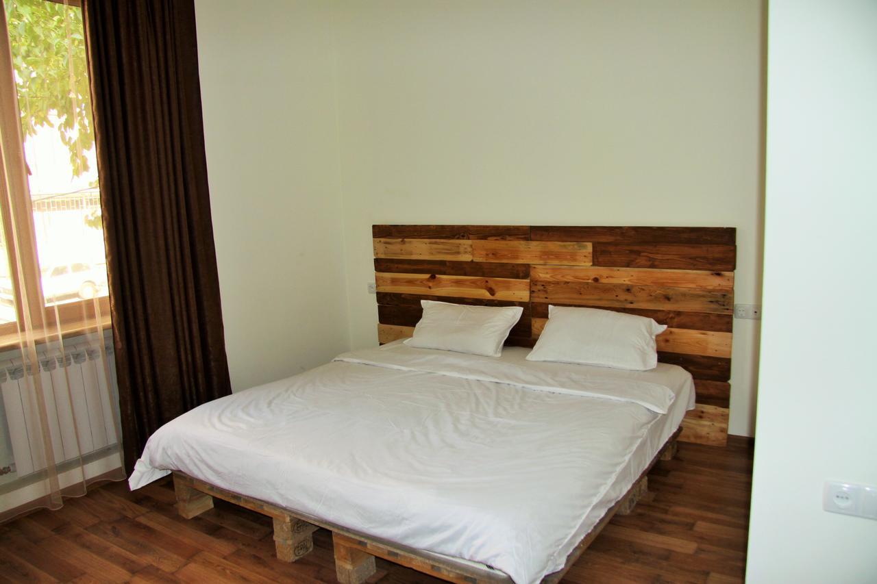 Shat Lav Hostel Erevan Esterno foto