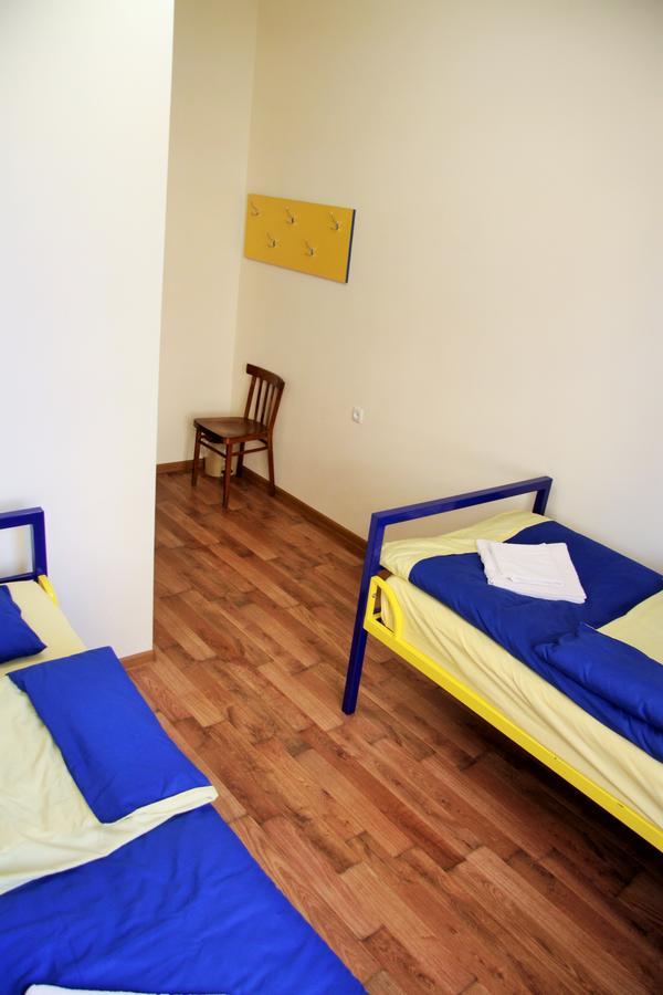 Shat Lav Hostel Erevan Esterno foto