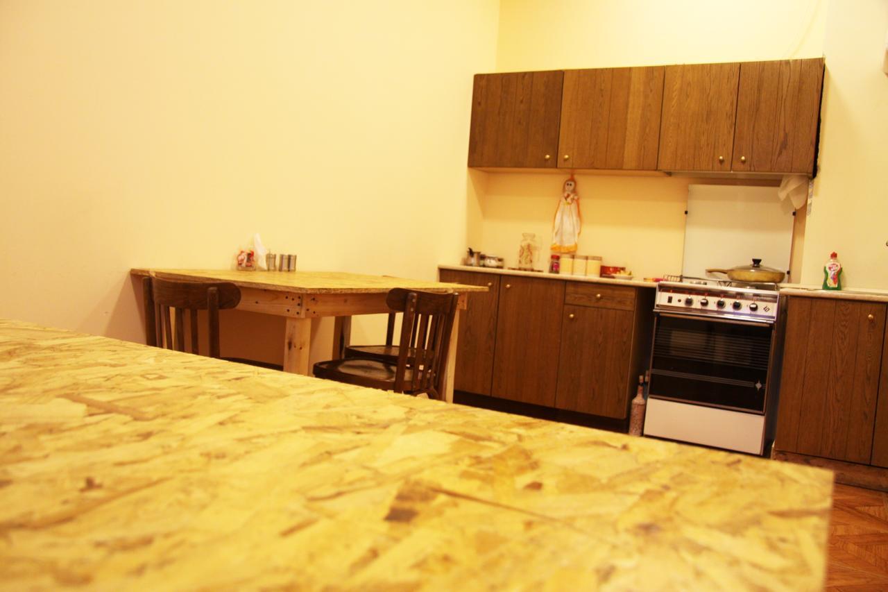 Shat Lav Hostel Erevan Esterno foto