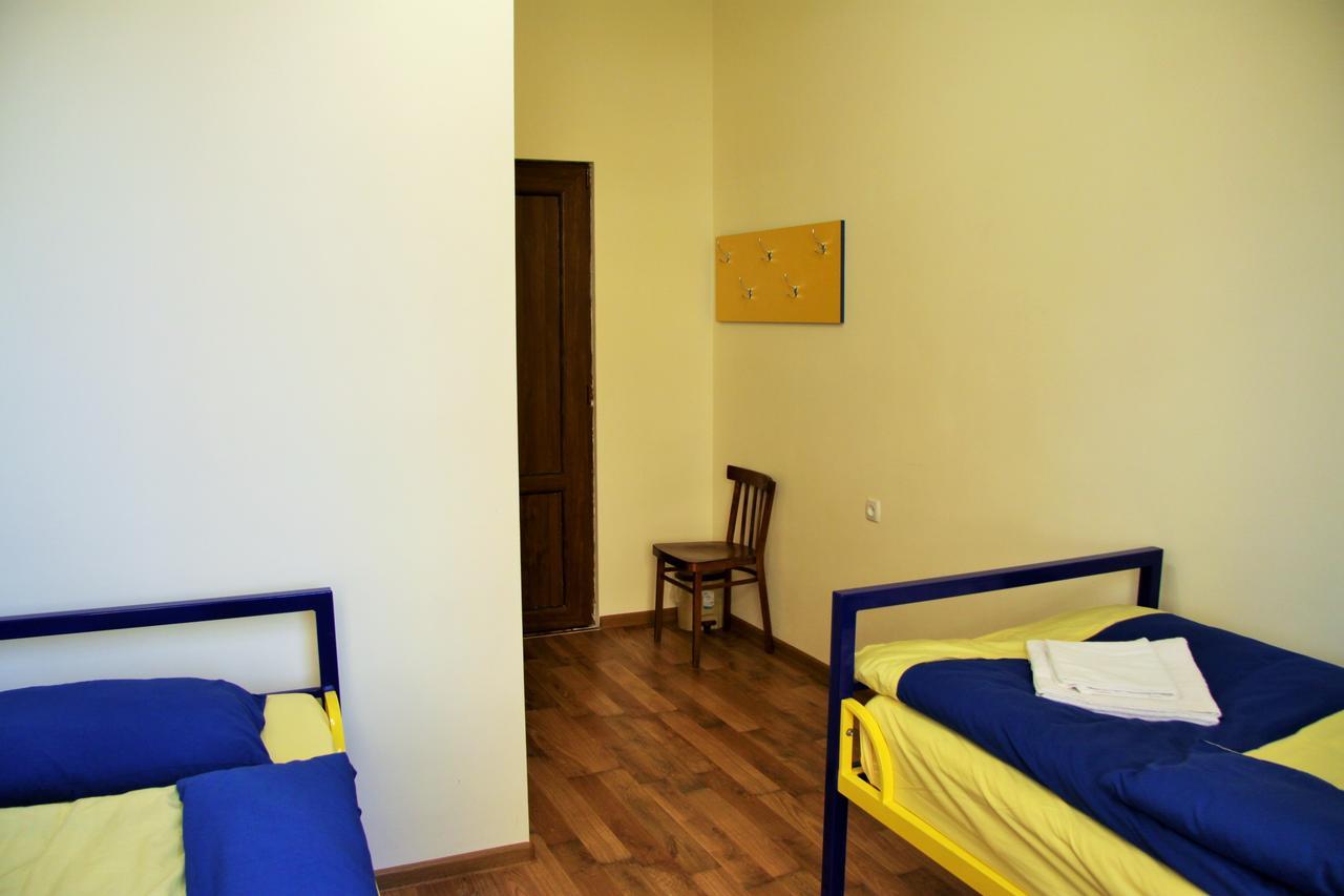 Shat Lav Hostel Erevan Esterno foto