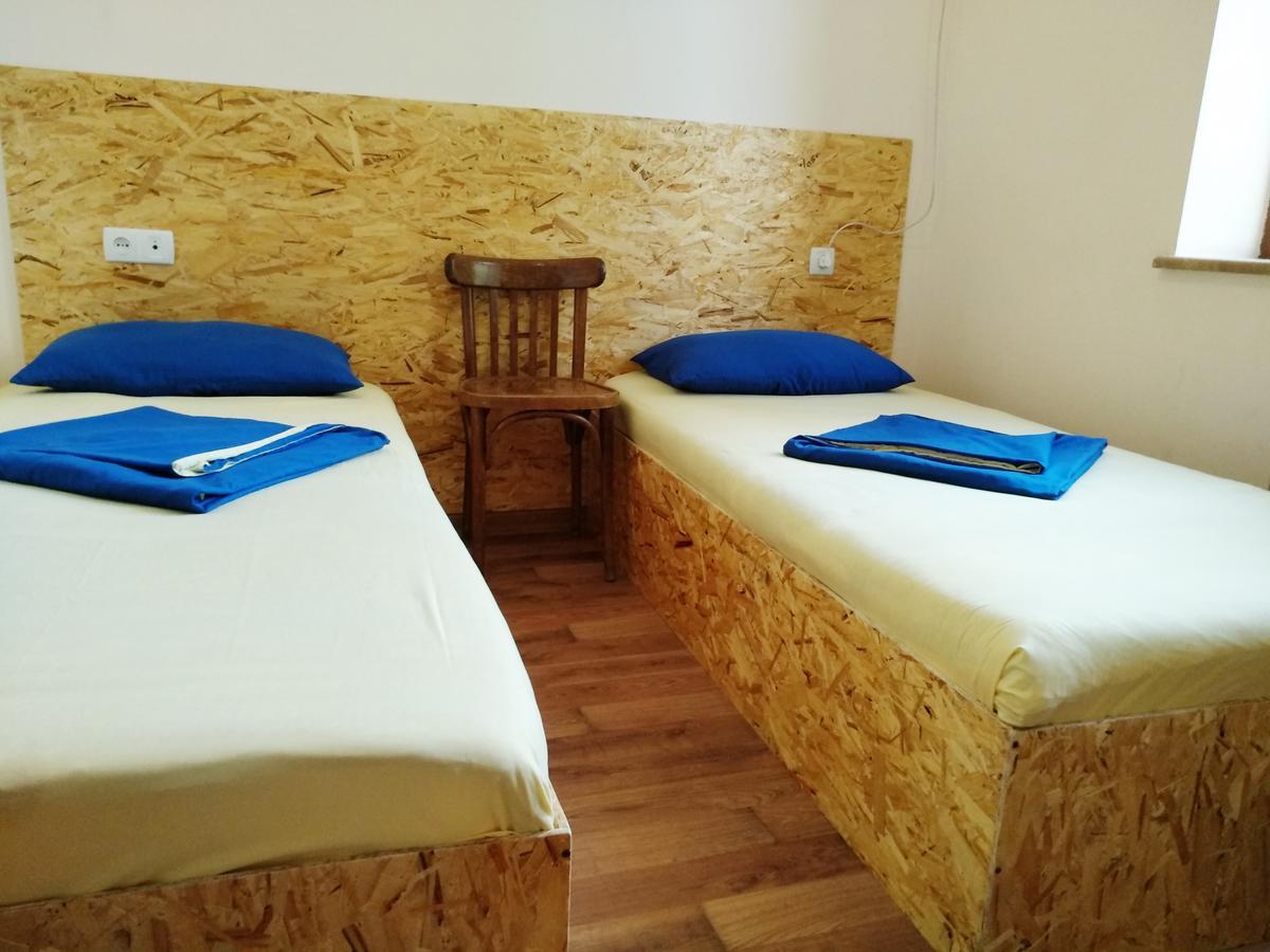 Shat Lav Hostel Erevan Esterno foto