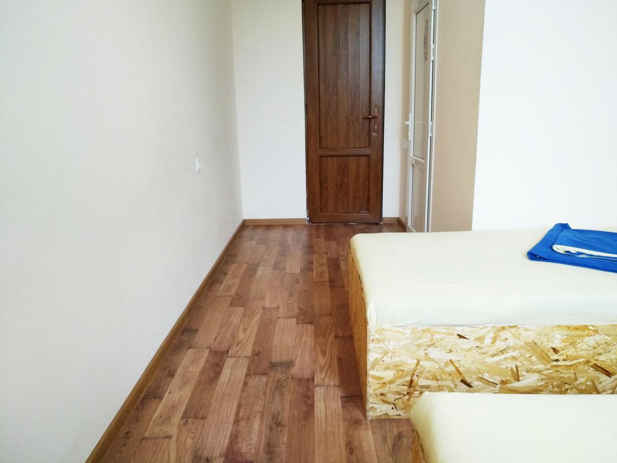 Shat Lav Hostel Erevan Esterno foto