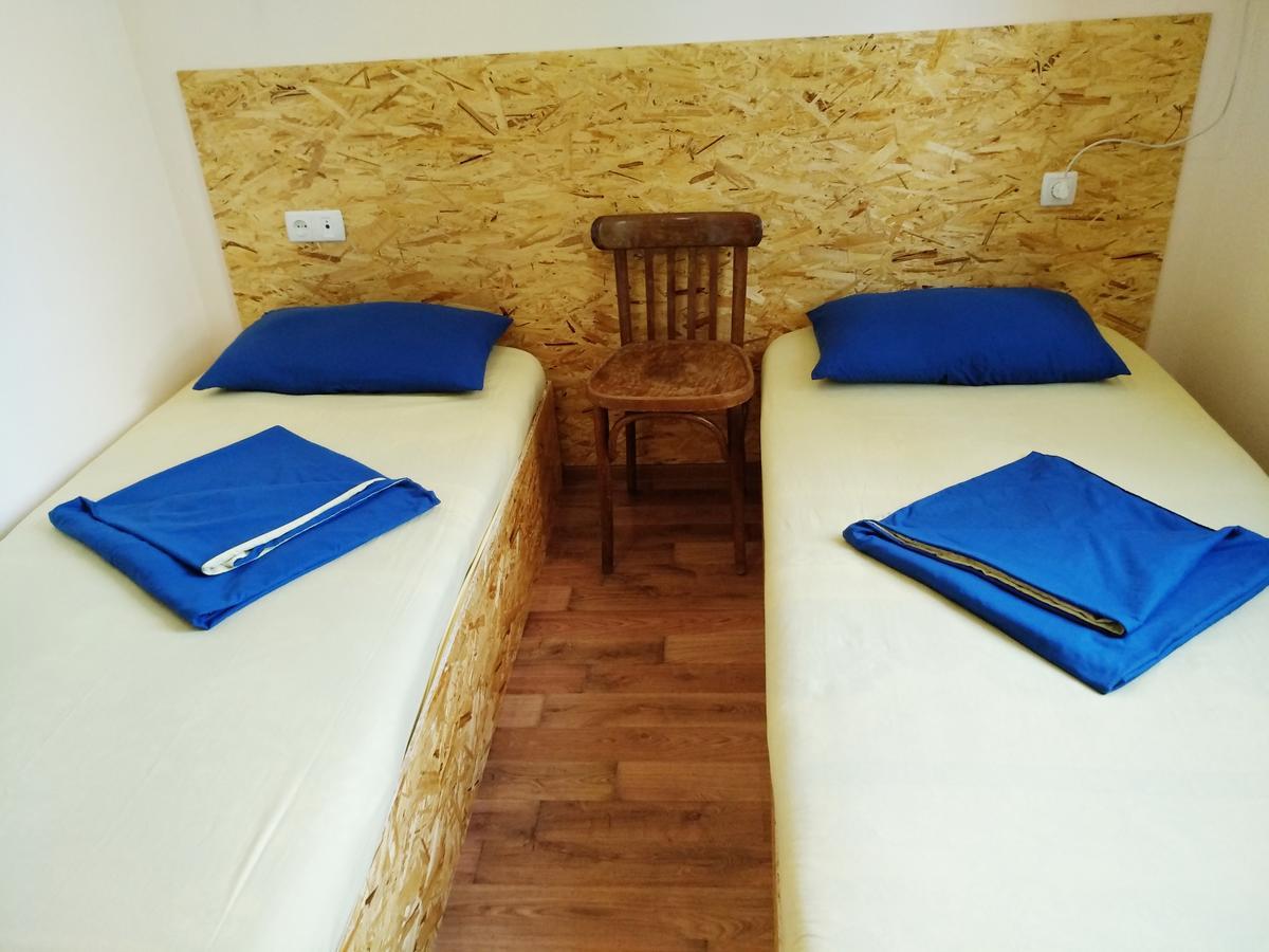 Shat Lav Hostel Erevan Esterno foto