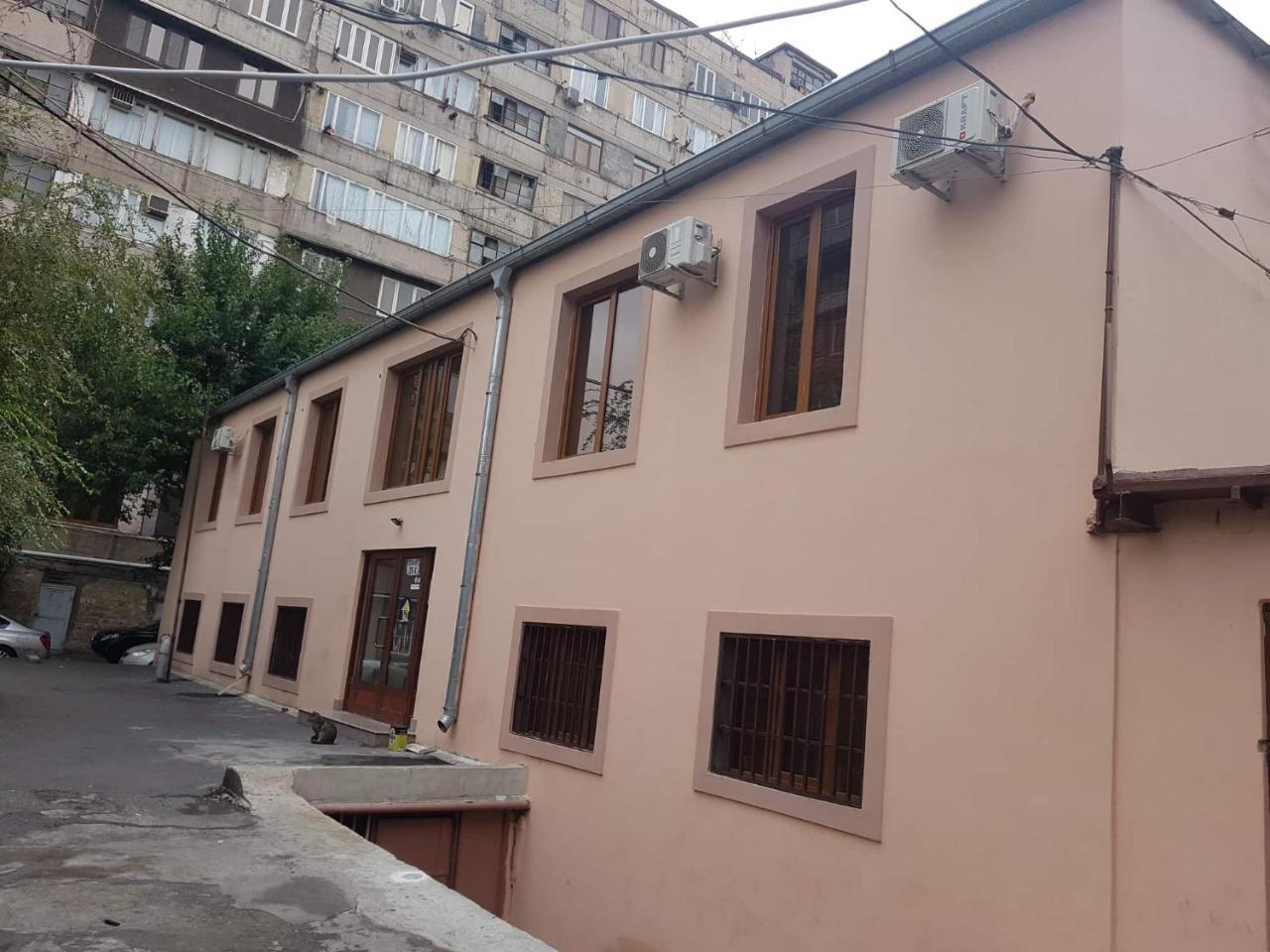 Shat Lav Hostel Erevan Esterno foto