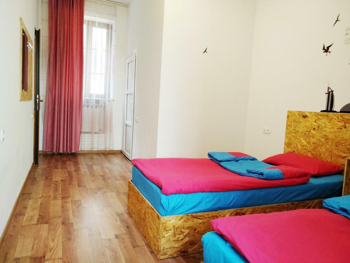 Shat Lav Hostel Erevan Esterno foto