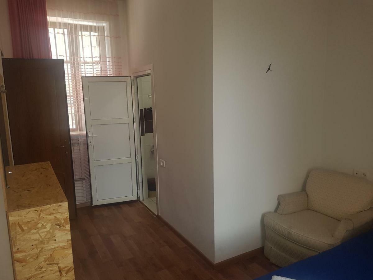 Shat Lav Hostel Erevan Esterno foto